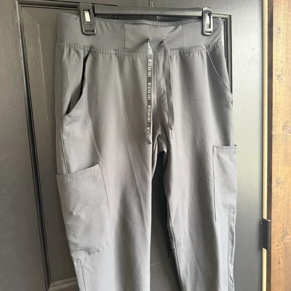 Med Couture Insight Gray Jogger Scrubs Medium Petite Pants EUC - Picture 4 of 10